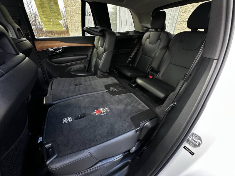 2021 Volvo XC90 T6 Momentum 7-Passenger