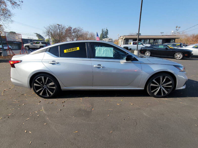 2022 Nissan Altima SR photo 7