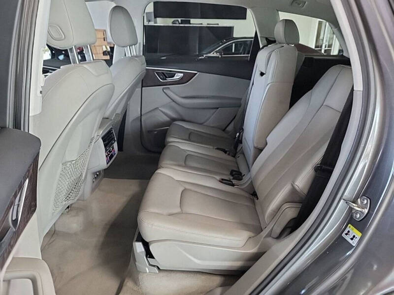 2020 Audi Q7 quattro Premium Plus 55 TFSI