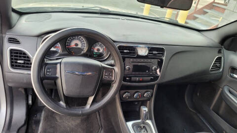 2013 Chrysler 200 LX