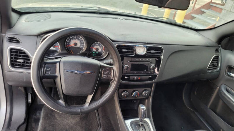 2013 Chrysler 200 LX
