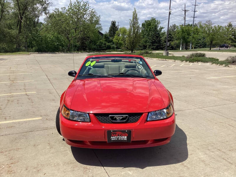 2004 Ford Mustang Deluxe