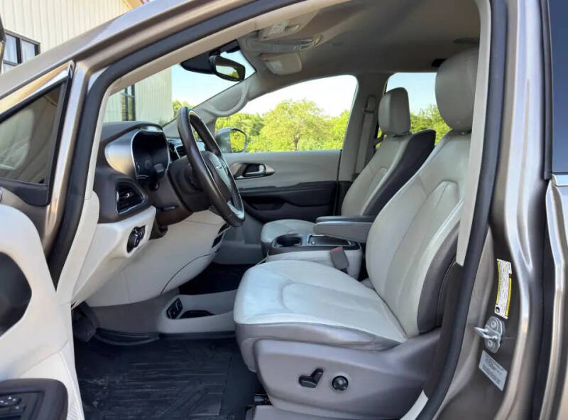 2017 Chrysler Pacifica Touring-L Plus