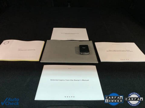 2025 Volvo XC60 B5 Core Dark Theme