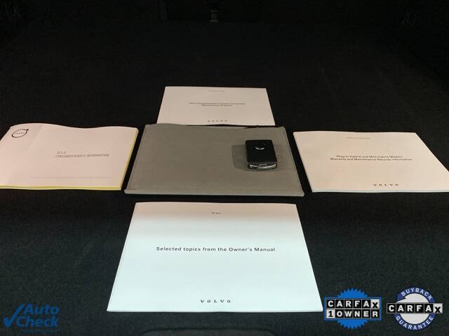 2025 Volvo XC60 B5 Core Dark Theme