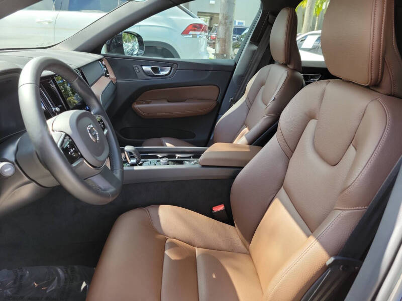 2024 Volvo XC60 B5 Plus Dark Theme