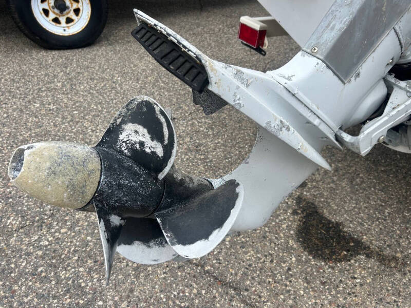 1995 Larson Boats 20' open bow with a 5.7 liter