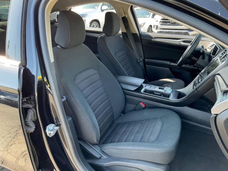 2020 Ford Fusion SE