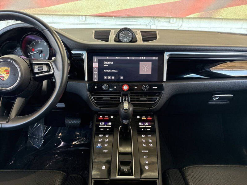 2024 Porsche Macan T