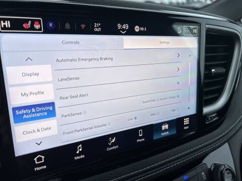 2026 Chrysler Pacifica Select