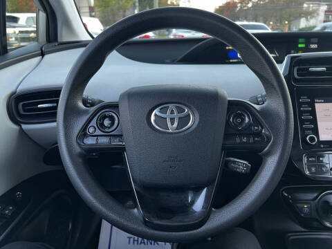 2022 Toyota Prius LE