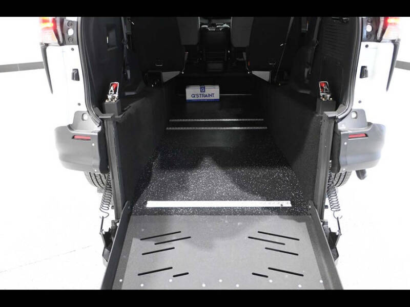 2025 Toyota Sienna LE 8-Passenger