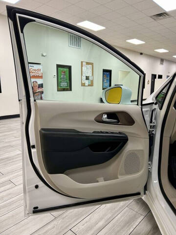 2017 Chrysler Pacifica Touring-L