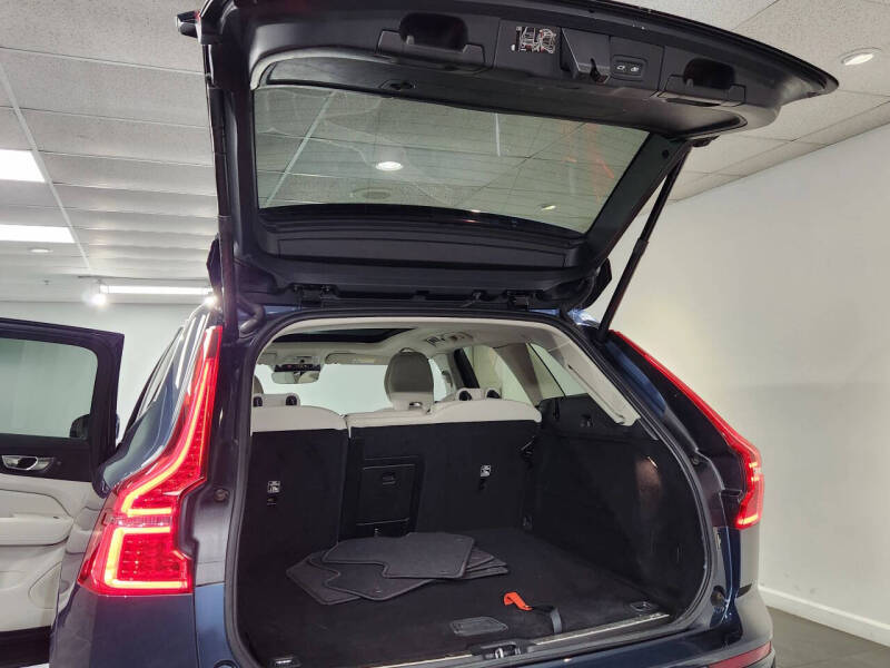 2021 Volvo XC60 T5 Momentum