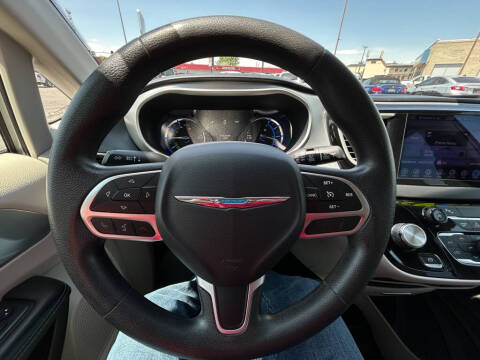 2017 Chrysler Pacifica Hybrid Touring Plus