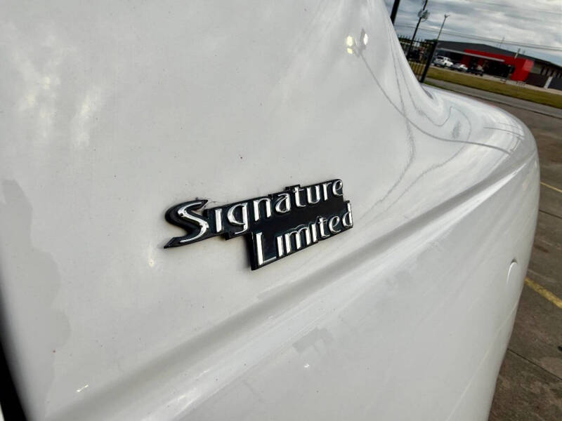 2008 Lincoln Town Car Signature Limited