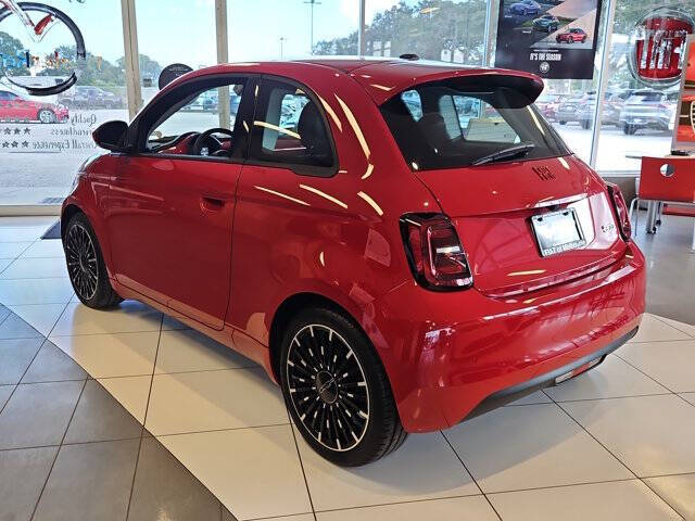 2024 FIAT 500e Inspi(RED)