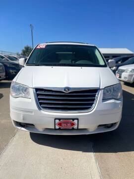 2008 Chrysler Town and Country for sale at UNITED AUTO INC in South Sioux City NE