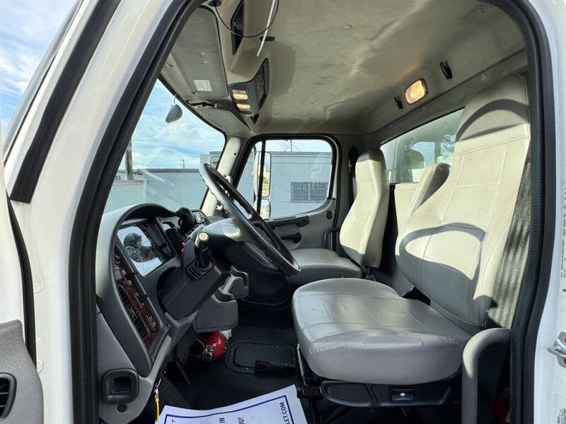 2022 Freightliner M2 106