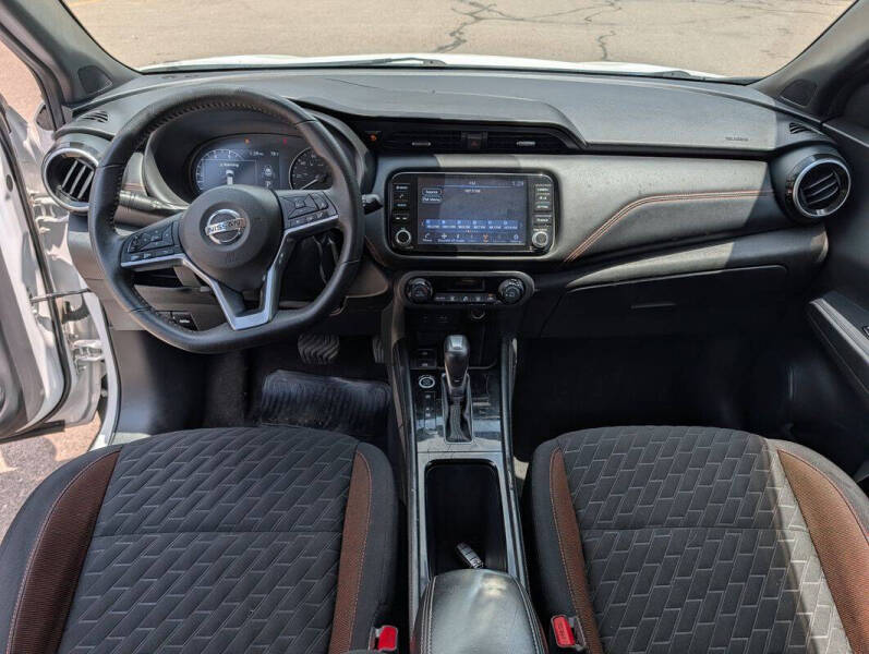 2021 Nissan Kicks SR