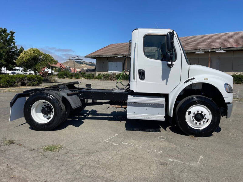 2019 Freightliner M2 106