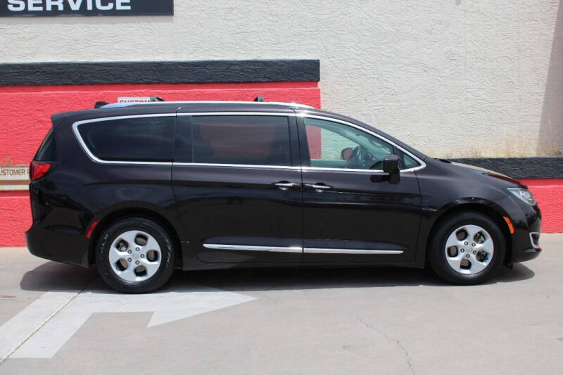 2017 Chrysler Pacifica Touring-L Plus