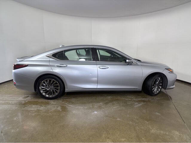 2024 Lexus ES 300h Luxury