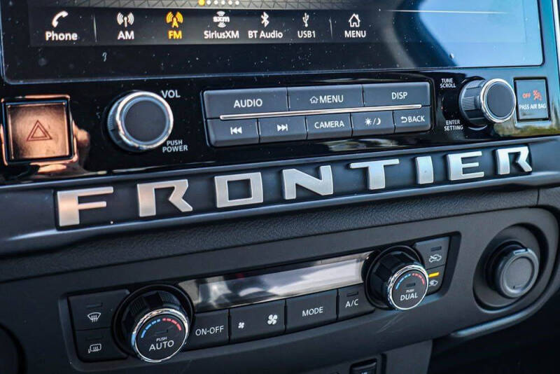 2025 Nissan Frontier SV