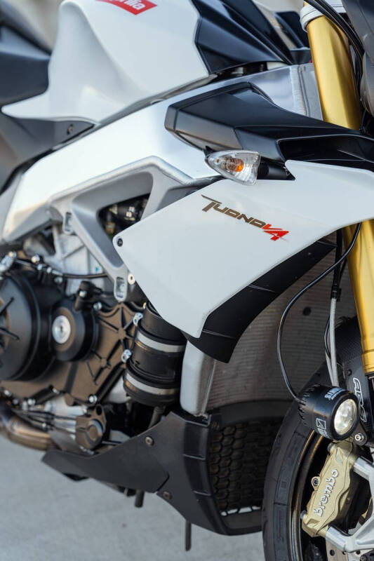 2015 Aprilia Tuono V4