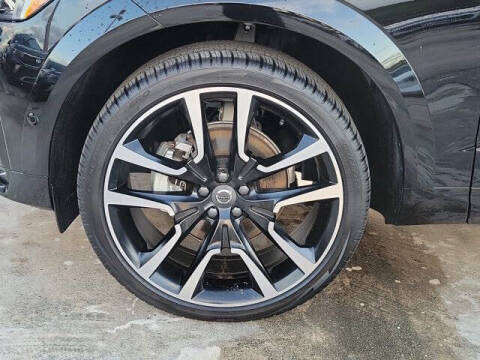 2025 Volvo XC60 B5 Ultra Dark Theme