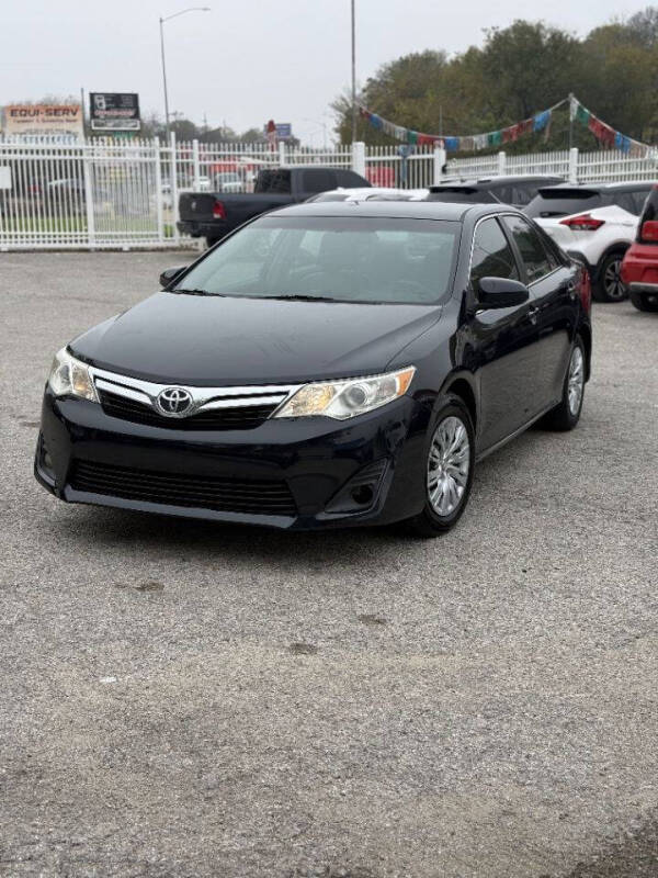2012 Toyota Camry LE's photo