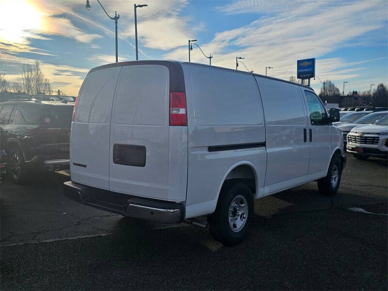 2025 Chevrolet Express 2500