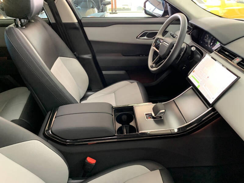 2025 Land Rover Range Rover Velar P250 Dynamic SE