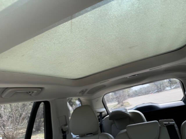 2016 Volvo XC90 T6 Momentum