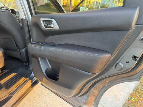 2017 Nissan Pathfinder SV