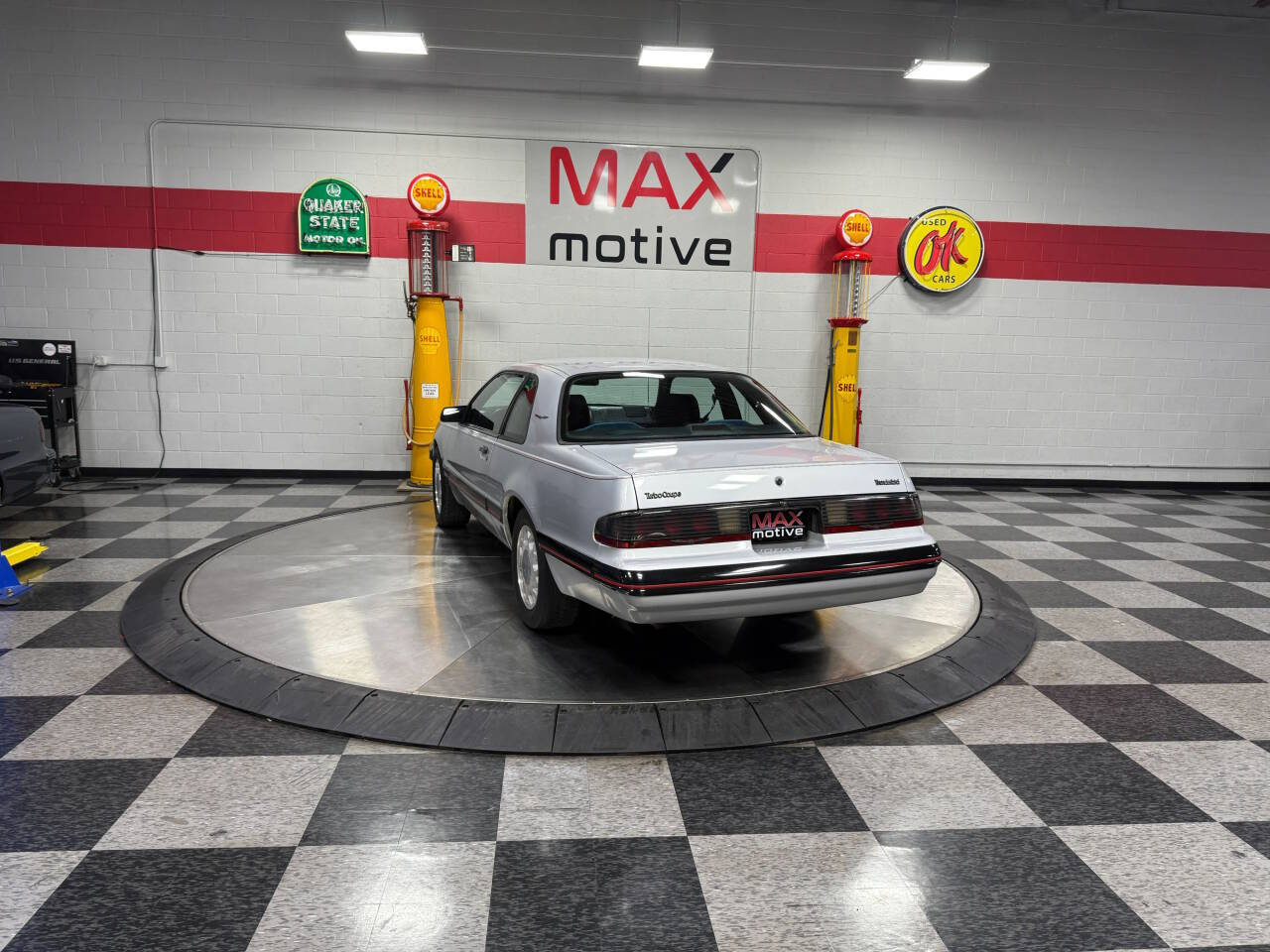 1988 Ford Thunderbird 26