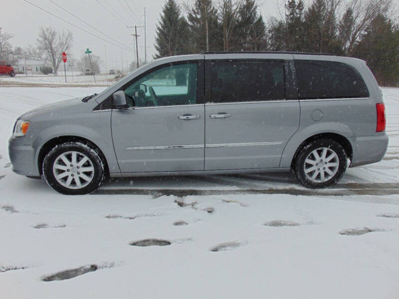 2016 Chrysler Town and Country photo 3