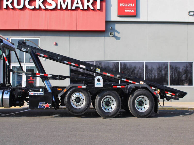 2025 Kenworth T880