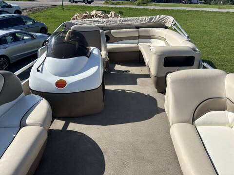 2000 Tracker PARTY BARGE 22