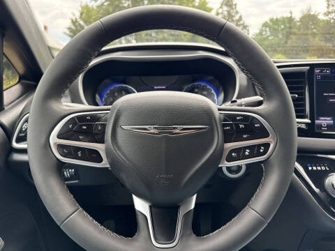 2025 Chrysler Voyager LX