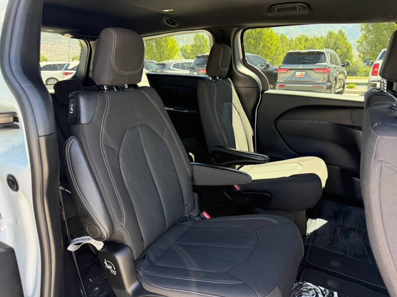 2024 Chrysler Pacifica Touring