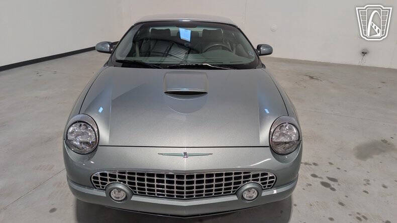 2004 Ford Thunderbird