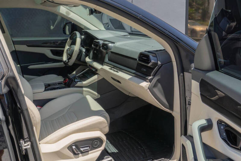 2026 Lamborghini Urus SE
