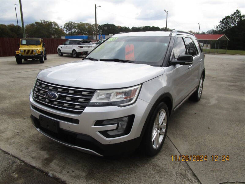 2017 Ford Explorer XLT photo 2