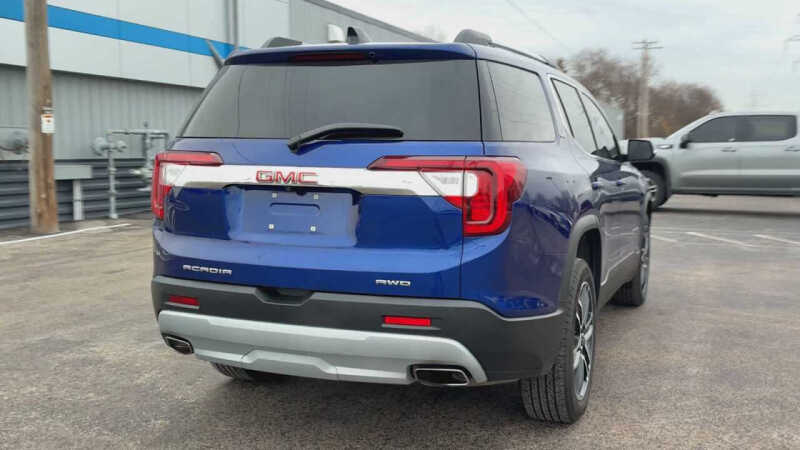 2023 GMC Acadia SLT