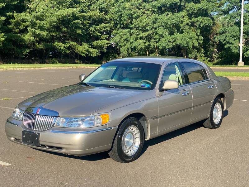 2002 Lincoln Town Car for sale at P&H Motors in Hatboro PA