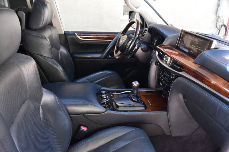 2018 Lexus LX 570 Three-Row