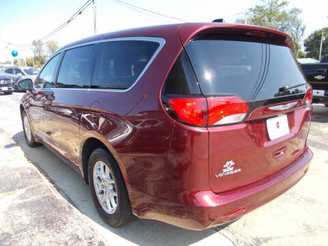 2021 Chrysler Voyager LX