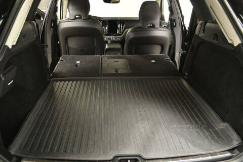 2022 Volvo XC60 B5 Momentum