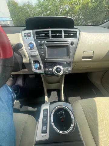 2014 Toyota Prius v Two